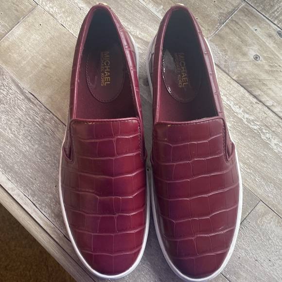 Never worn Michael Kors sneakers - Picture 2 of 3